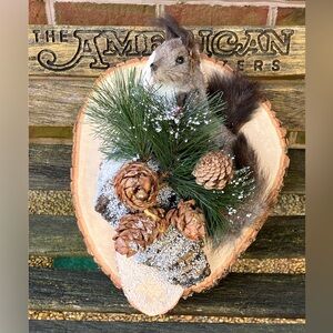 GUC Rustic Russian Squirrel And Pinecones Wall Decor